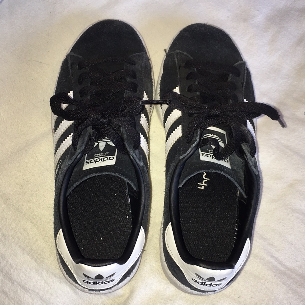 Black adidas campus shoes